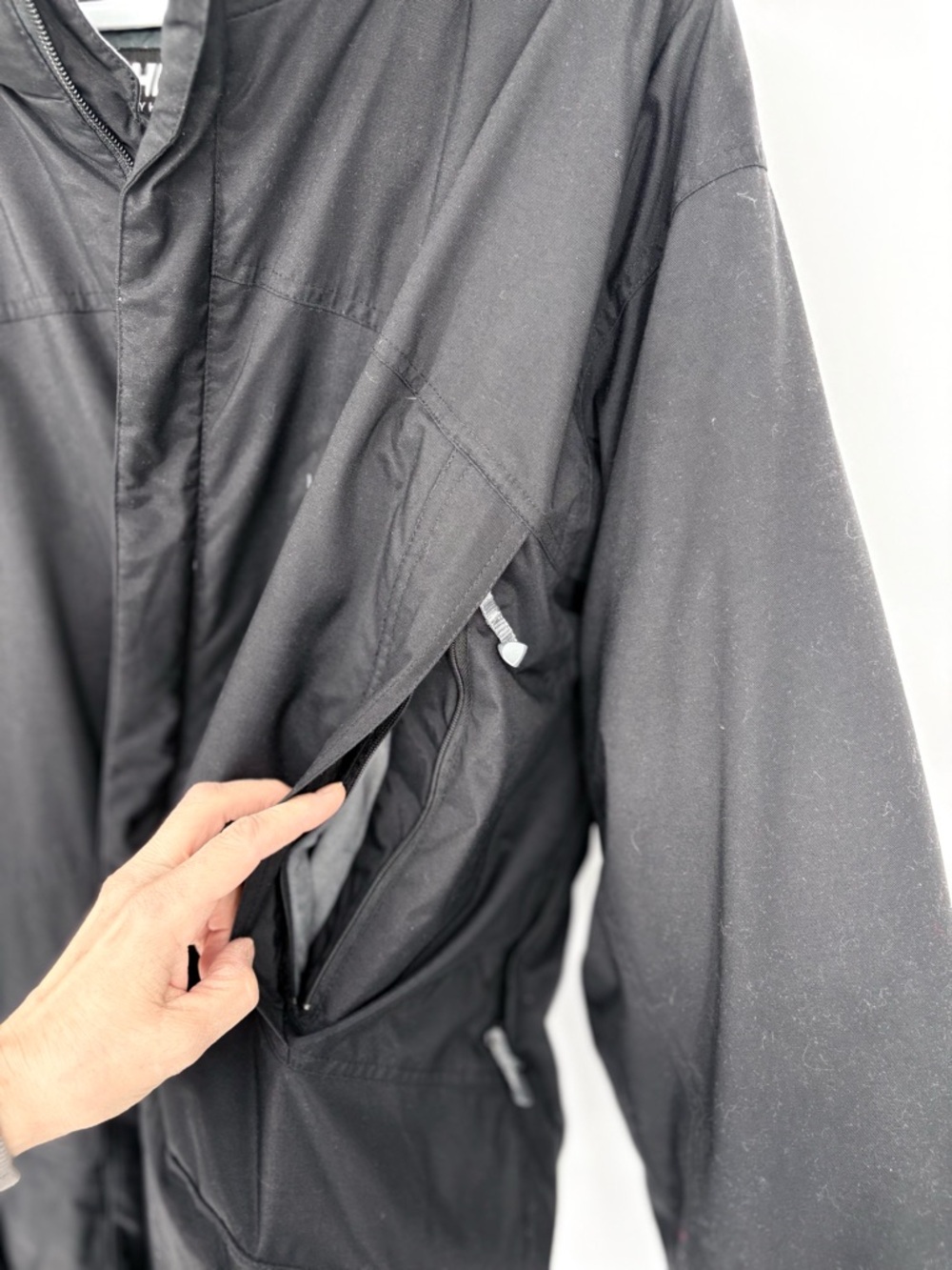 Men’s Helly Hansen Down Parka with Raccoon Hood - Picture 6 of 14